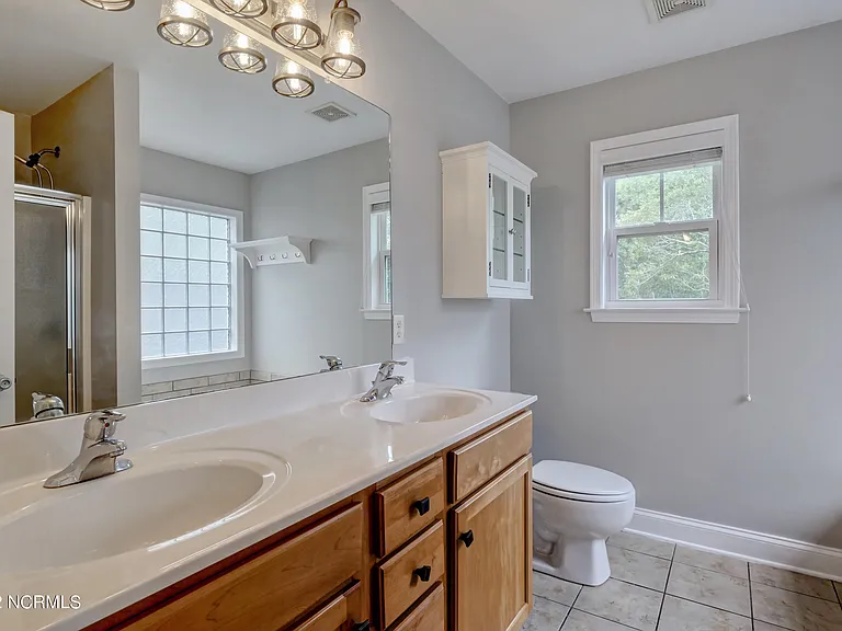 611 Catamaran Dr — Photo 16