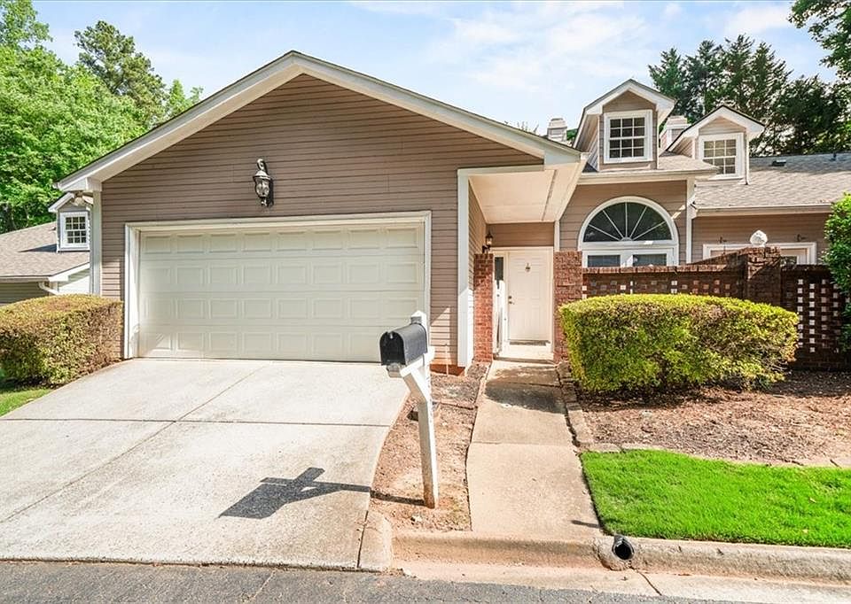 1st image of 2938 Crosswycke Forest Dr NE