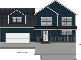 15 Raspberry Ln, Topsham, ME 04086