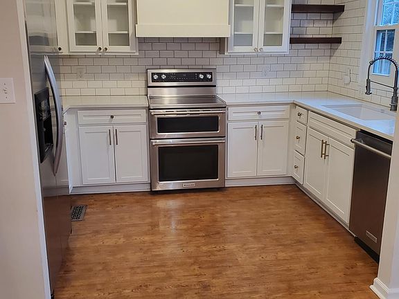 5th image of 625 Blackburn Dr