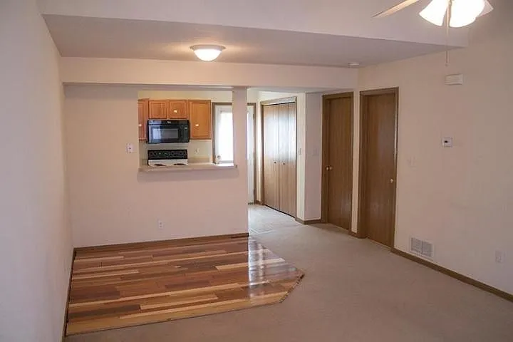 3510 Zinnia Dr — Photo 2