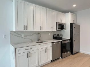 27-23 27th St #3R, Astoria, NY 11102