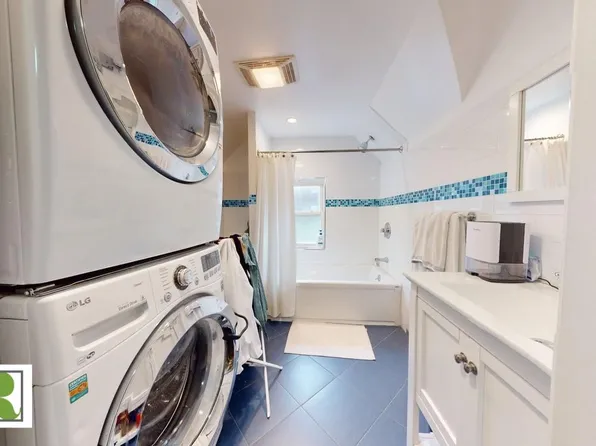 941 East 15th Street image 13 of 15