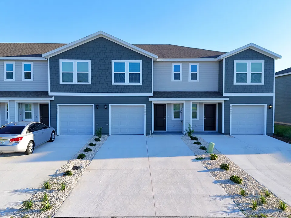 6608 SW 82nd Loop