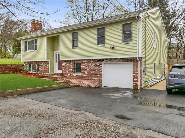 30 Lindenwood Rd, Stoneham, MA 02180