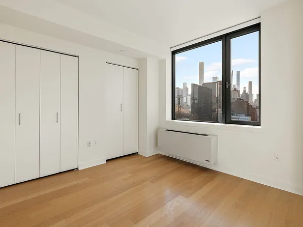 425 Main St APT 14E, New York, NY 10044