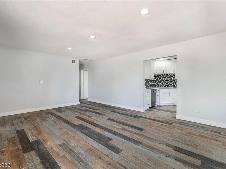 1921 Franklin Ave — Photo 6