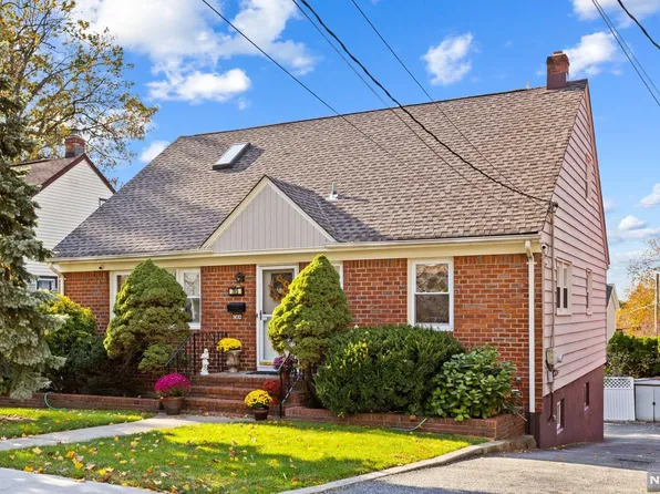 785 Ravenhill Pl, Ridgefield, NJ 07657
