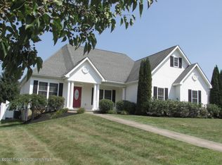 402 School Side Dr, Scranton, PA 18512