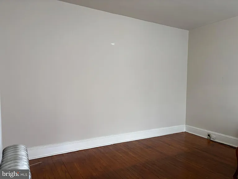 132 Plant Ave — Photo 6