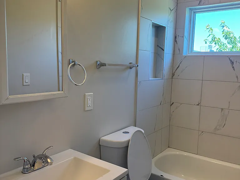 2622 University Pl NW #305 — Photo 9