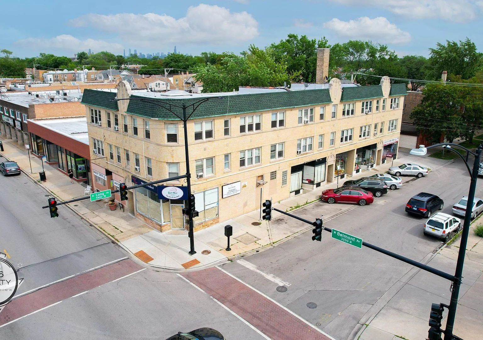 Belmont Cragin Apts Available! — Photo 1