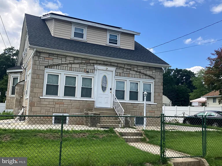 607 2nd Ave #A — Photo 3