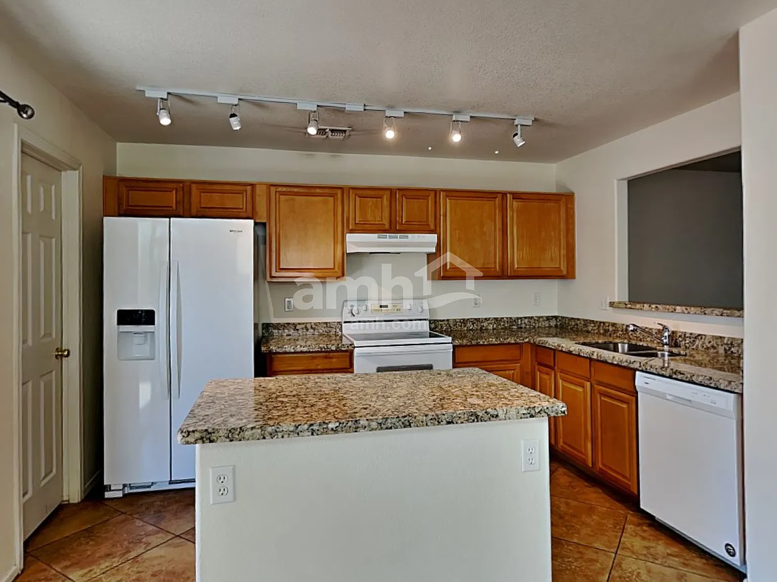 3 bed, 2.0 bath, 1656 sqft, $2,650 — Photo 4