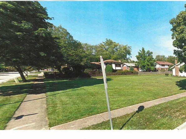 5740 Raintree Ln, Westmont, IL 60559