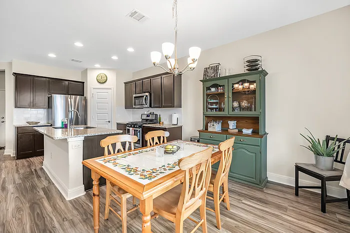 3 bed, 2.0 bath, 1589 sqft, $1,850 — Photo 4
