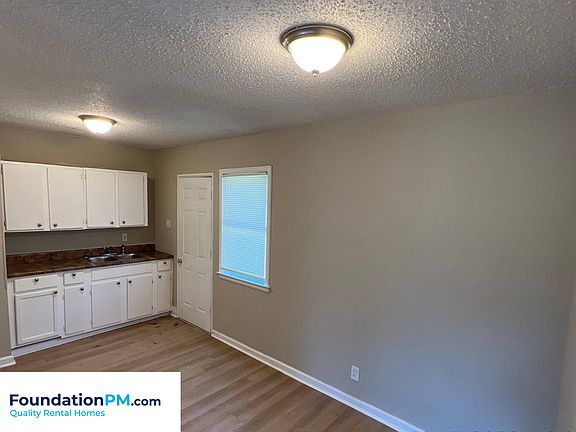 5th image of 1434 Rolling Hills Dr