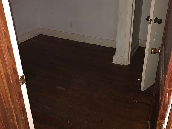 5th image of 510 E Webb St