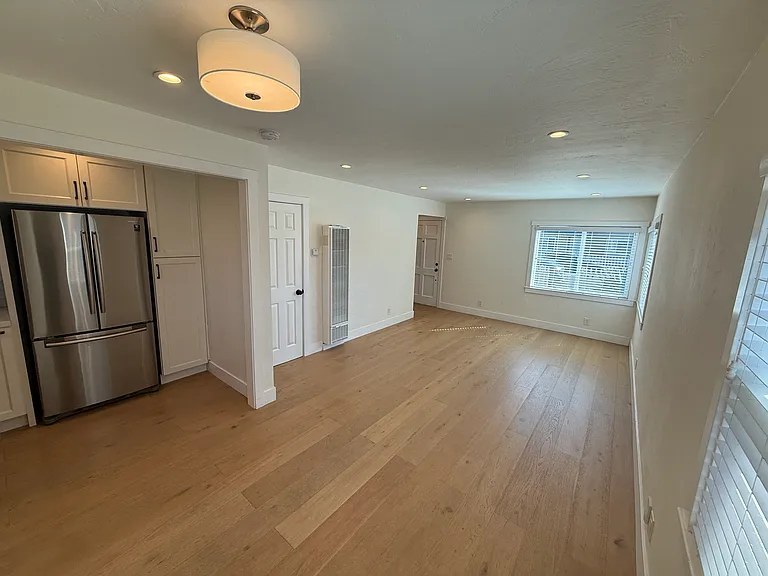 Living/dining area