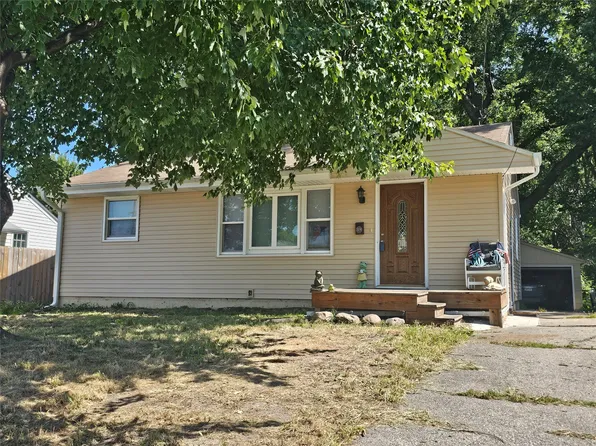 2219 Searle St, Des Moines, IA 50317