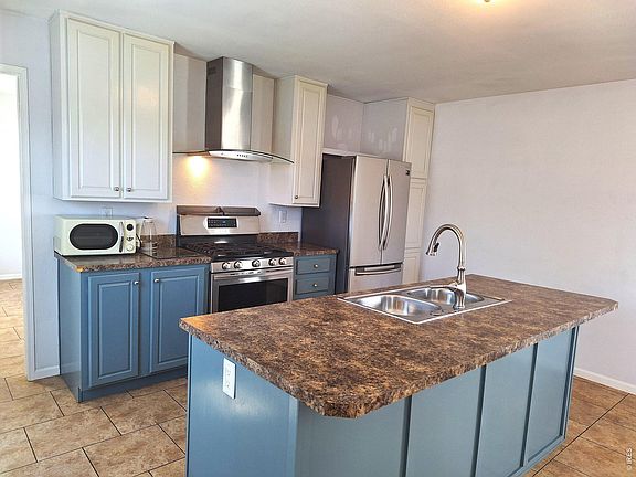 2nd image of 4412 E Mulberry St #216