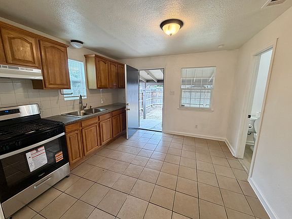 4th image of 751 Angelus St
