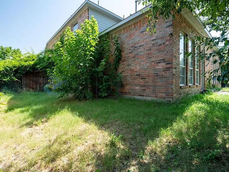 4509 Brittany Dr — Photo 49