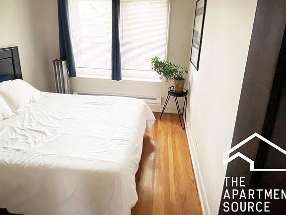 2nd image of 4216 N Clark St Frnt 2
