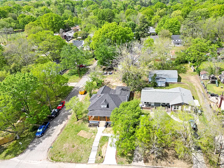1102 N Church St — Photo 37