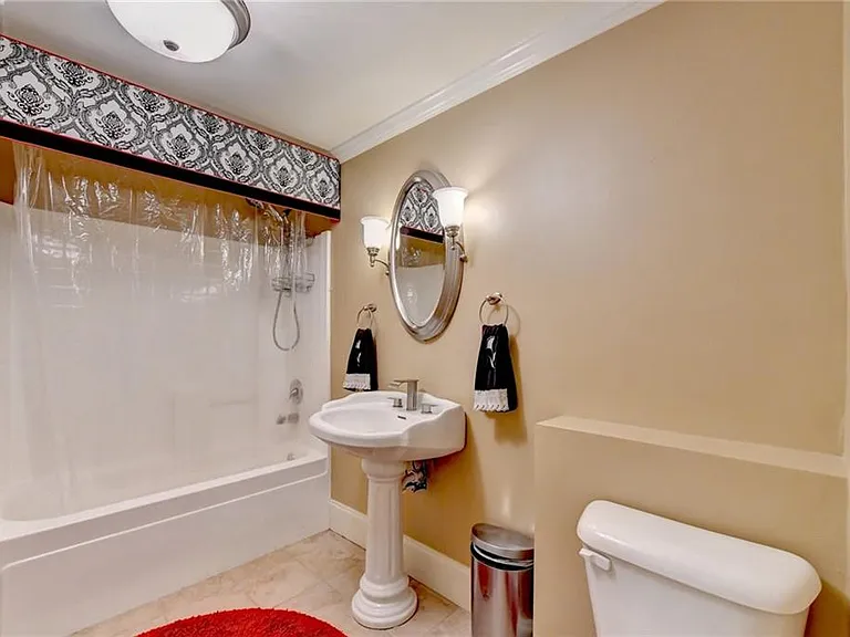 8910 Pinehurst Cv — Photo 91