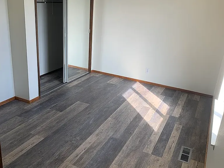 504 Ash St N — Photo 13