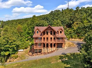 2627 Mountain Blvd, Sevierville, TN 37876