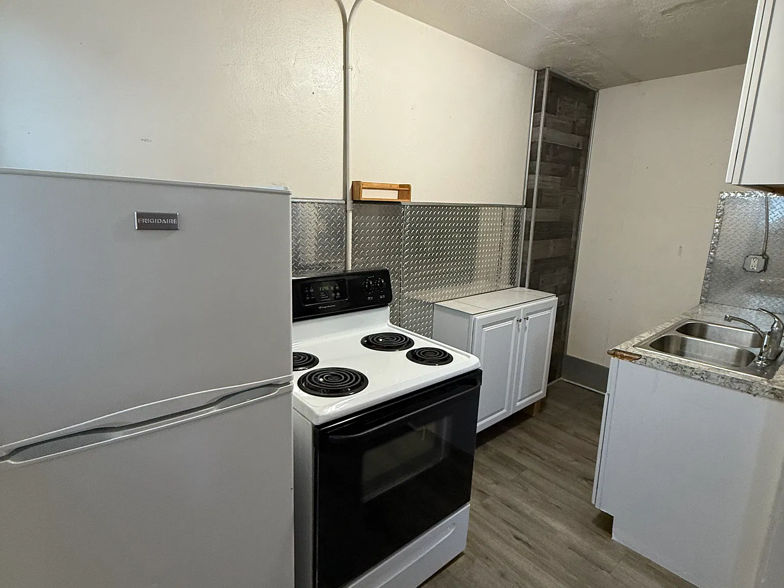 1 bed, 700 sqft, $935 — Photo 2