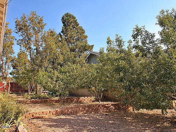 4th image of 957 S Church Ln