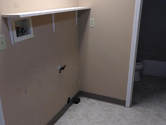 5th image of 4521 NE 46th St