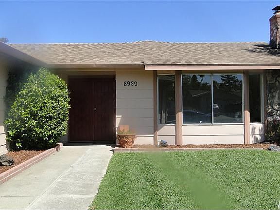 2nd image of 8929 Aksarben Dr