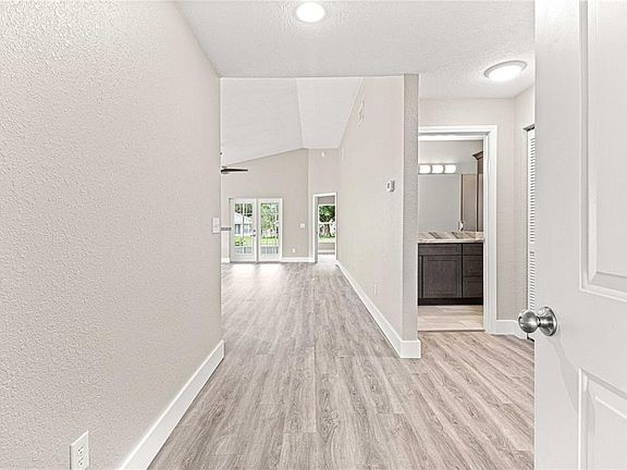 5th image of 9270 SW 92nd Place Rd