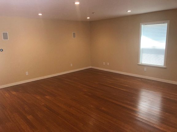 4th image of 225 Canyon Dr