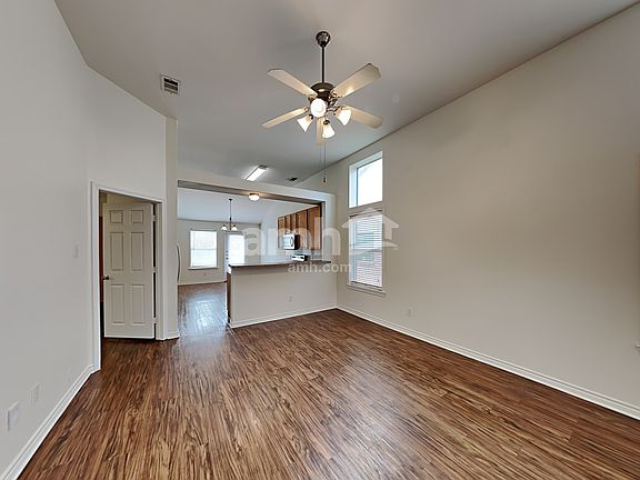4th image of 9024 Eastwood Ave