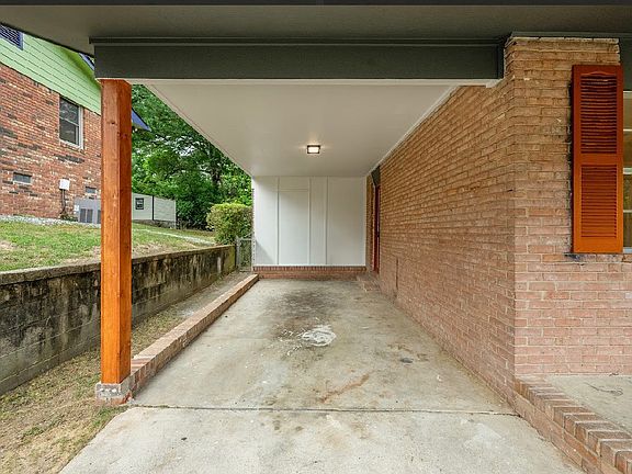 3rd image of 615 Parkwood Dr