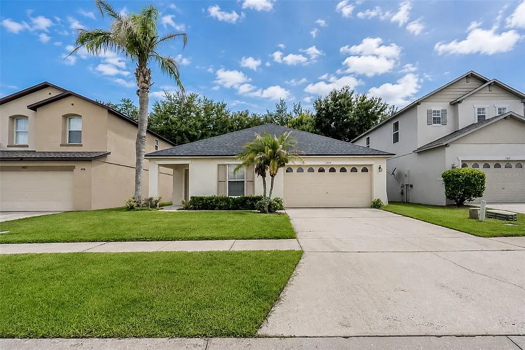 4 bed, 2.0 bath, 1940 sqft, $2,200 — Photo 1