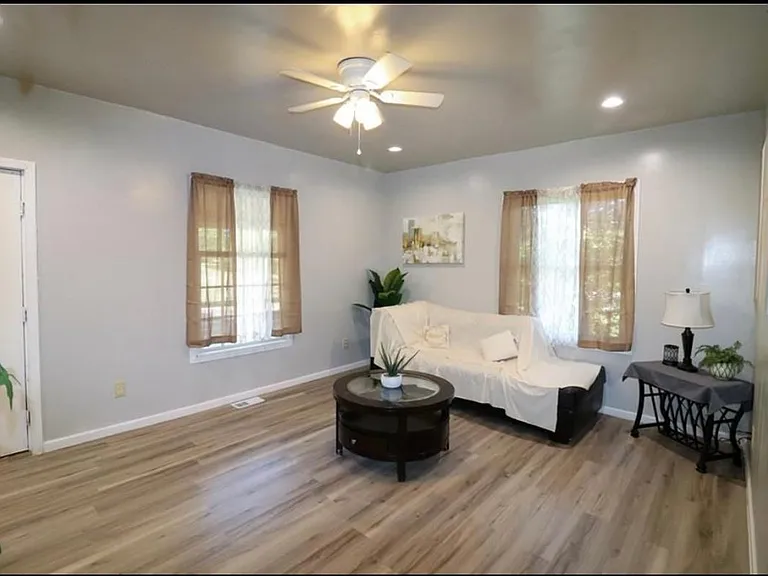 830 Unity St — Photo 4