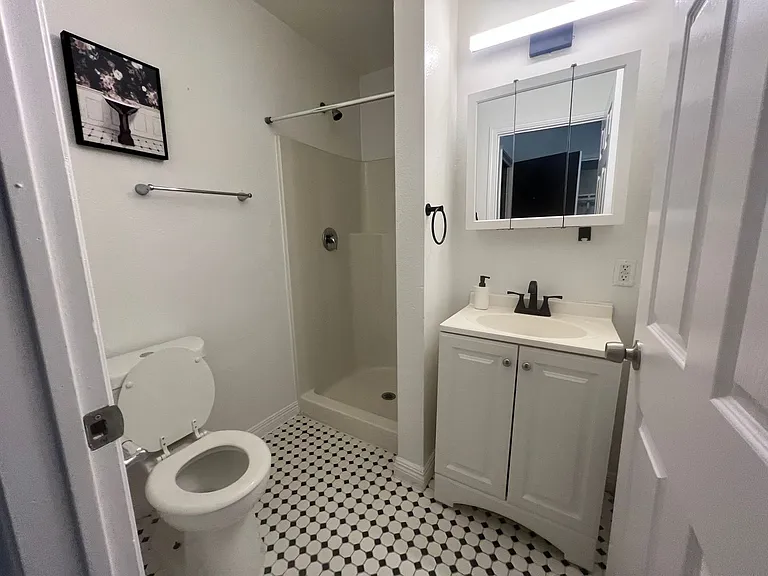 Wilton Place Apartments — Photo 29