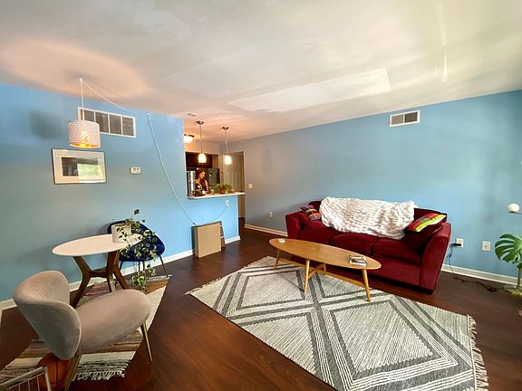 2nd image of 435 W 9th St APT 203