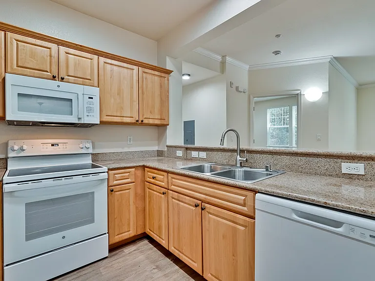 Encinal Place Apartments — Photo 34