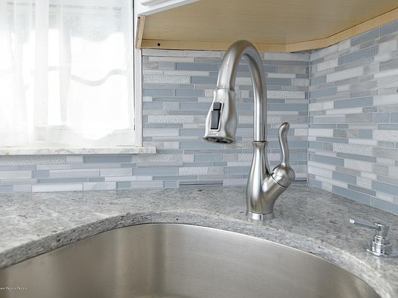 4th image of 985D Aberdeen Dr #1004