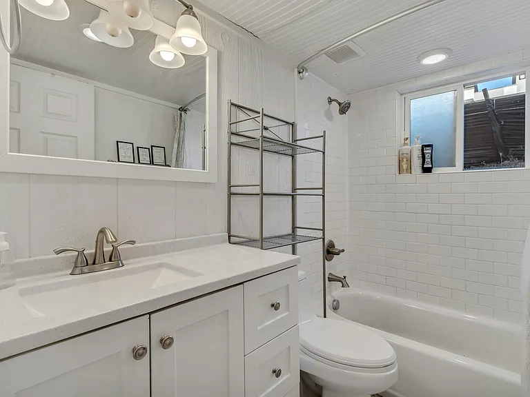 1028 W Center St — Photo 8