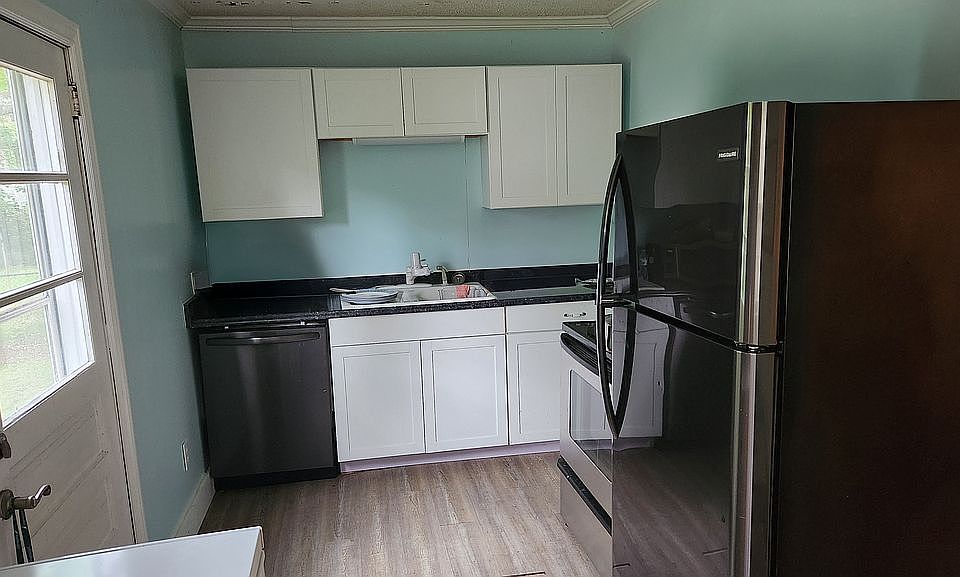 2nd image of 112 Flat Rock St