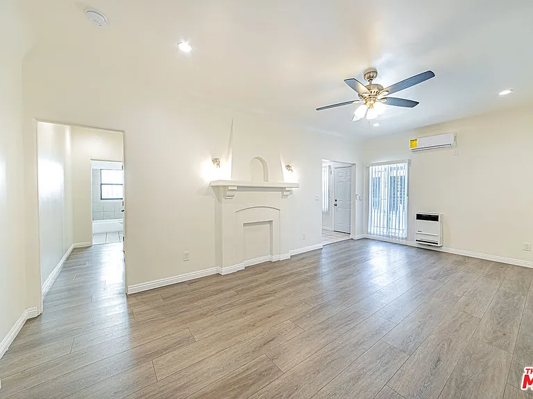 1152 S Bronson Ave — Photo 2