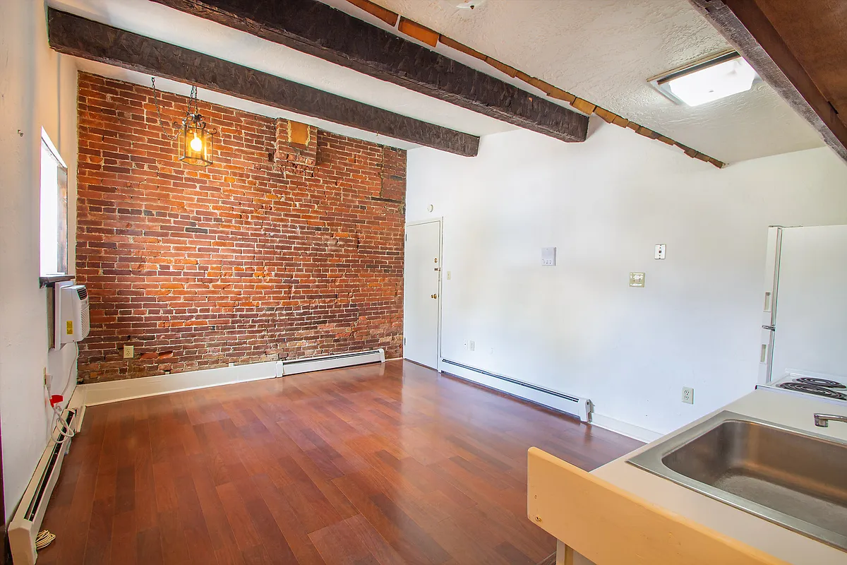 Building Photo - 200 Rebecca Ave #2